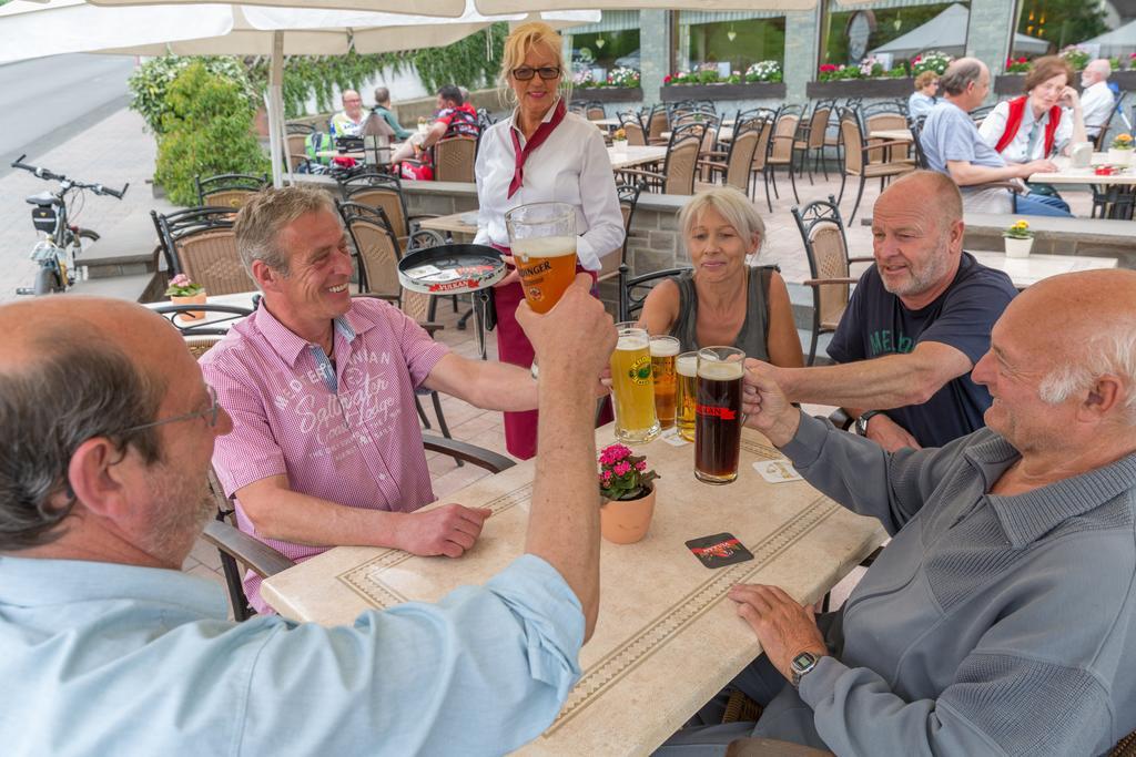 Eifel Hotel Schneider Am Maar Gmbh Шалькенмерен Экстерьер фото